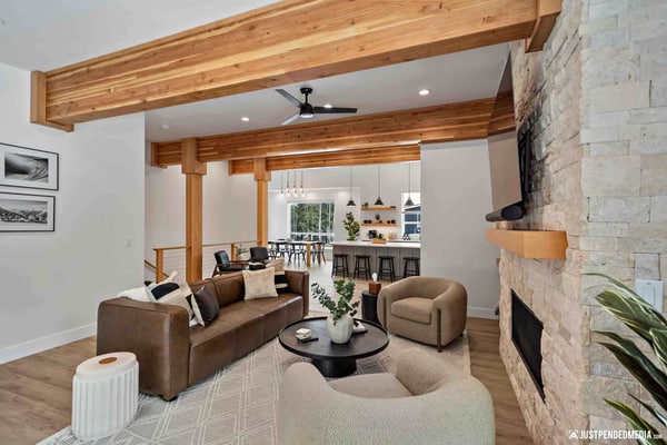 This recently built (2023) spacious 2 story townhome is the prefect mountain retreat. Featuring 3 bedrooms, 2.5 bath, plus bonus game/fitness room all beautifully decorated in a modern mountain style. 5 min drive to Alyeska Resort, Nordic Spa and restaurants! Whether you're skiing in the winter or hiking in the summer, this townhome is the perfect home base for your adventure!