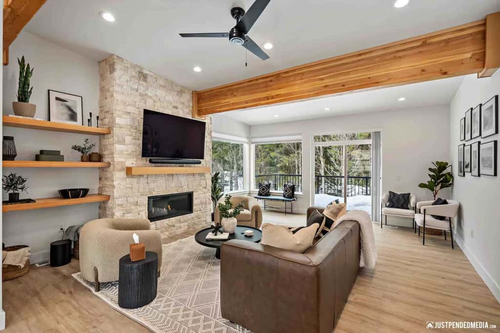 Stunning townhome in Girdwood w/ game room & sauna