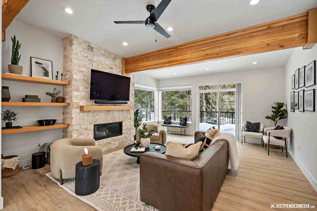 Stunning townhome in Girdwood w/ game room & sauna