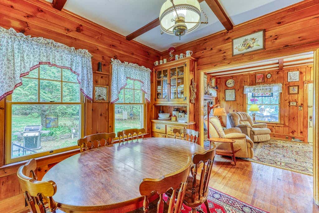 The Lakeside White House