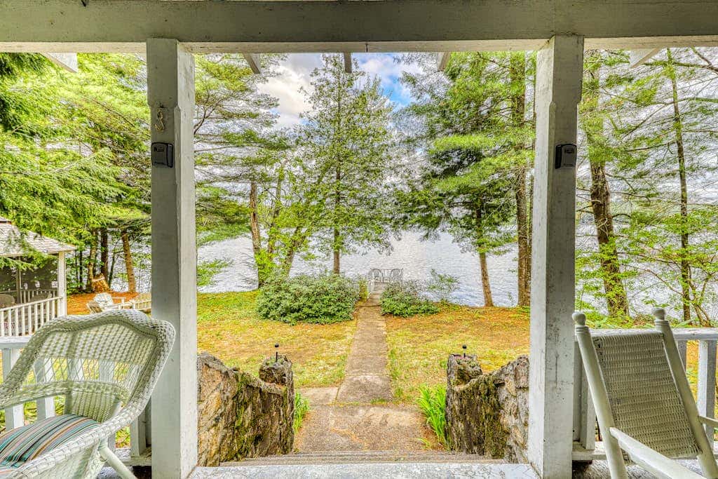 The Lakeside White House