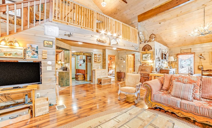 Delightful dog-friendly cabin with wood stove, firepit, deck, & mountain views