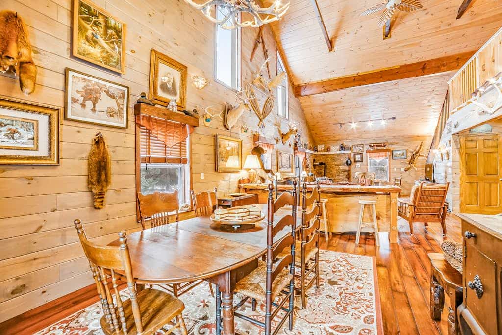 Delightful dog-friendly cabin with wood stove, firepit, deck, & mountain views