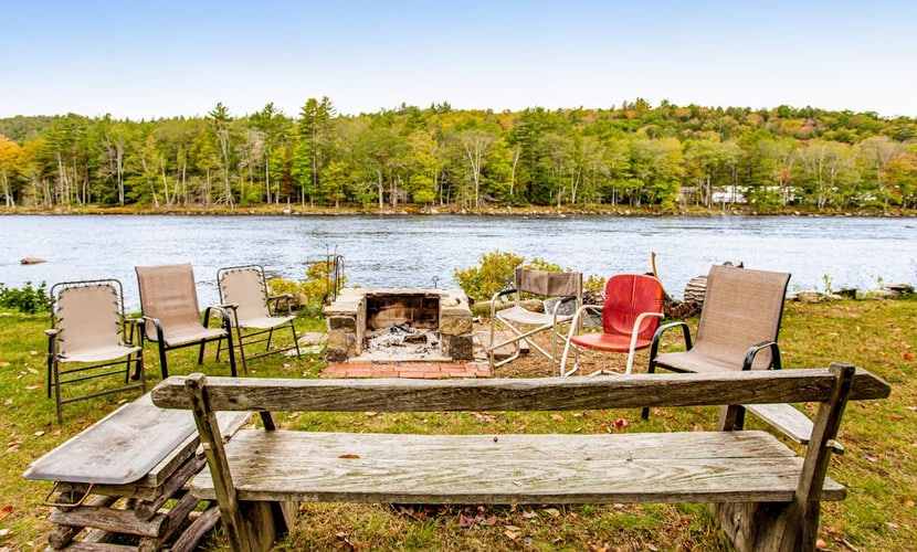 Beautiful waterfront home with hot tub & firepit - right on the river's edge