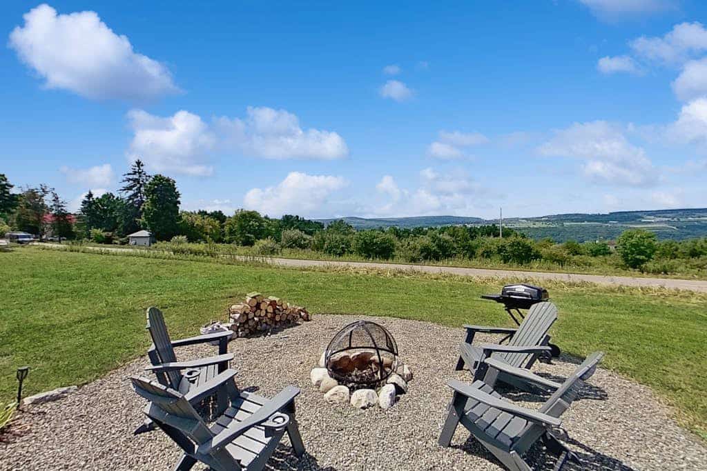 Private, well-appointed home with lake views, deck - near wine trails