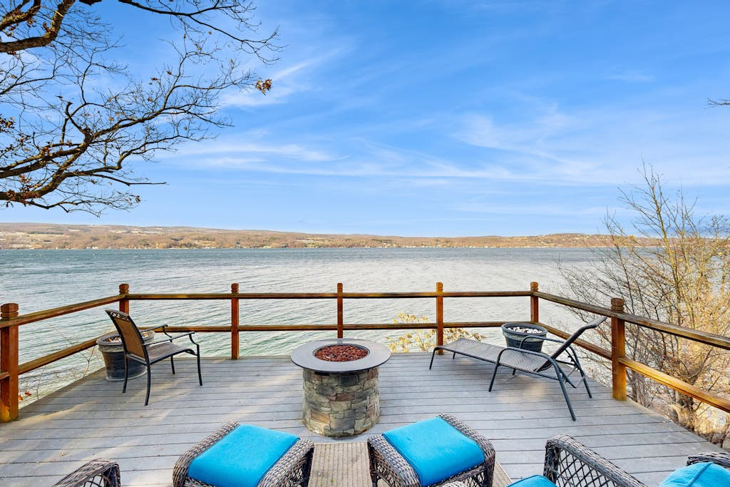 Live Laugh Lake Retreat