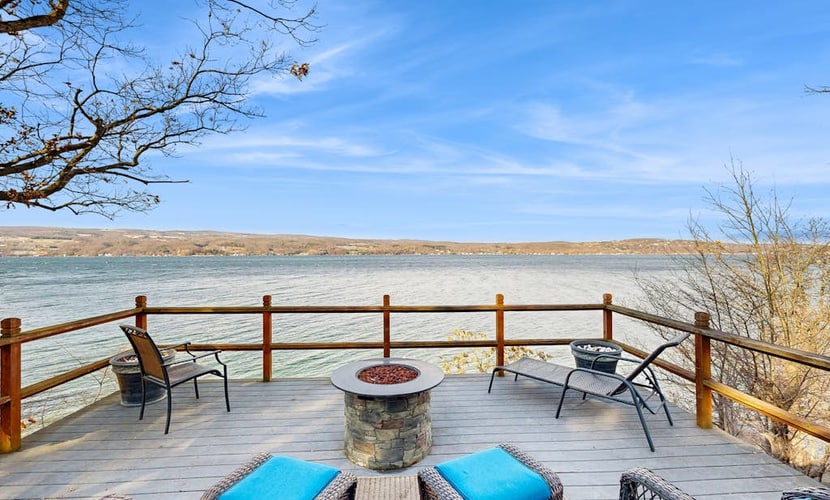 Lakefront home & studio with and two firepits - close to attractions