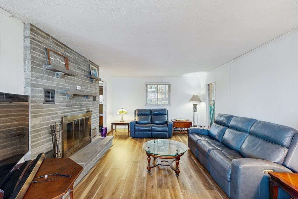 Lakefront home & studio with and two firepits - close to attractions