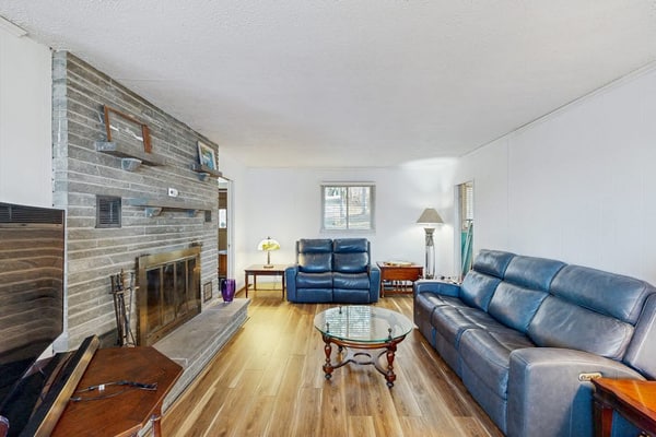 Lakefront home & studio with and two firepits - close to attractions