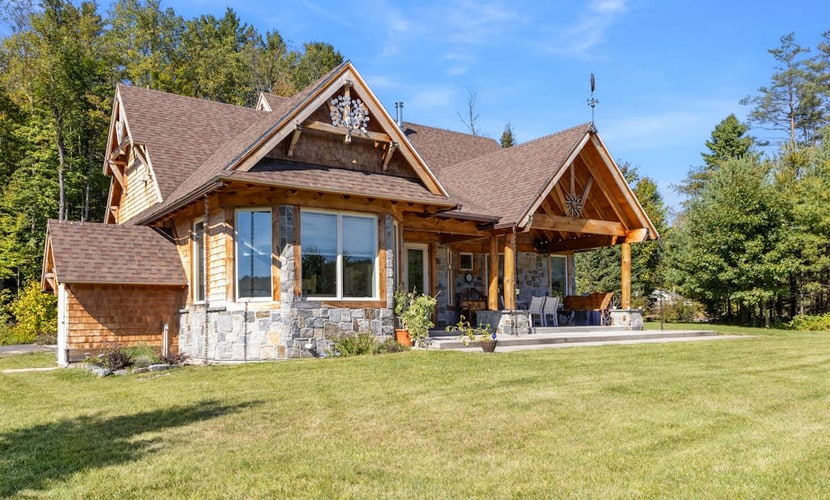 Nature-nestled lodge with wood stove - steps away from skiing, hiking, downtown