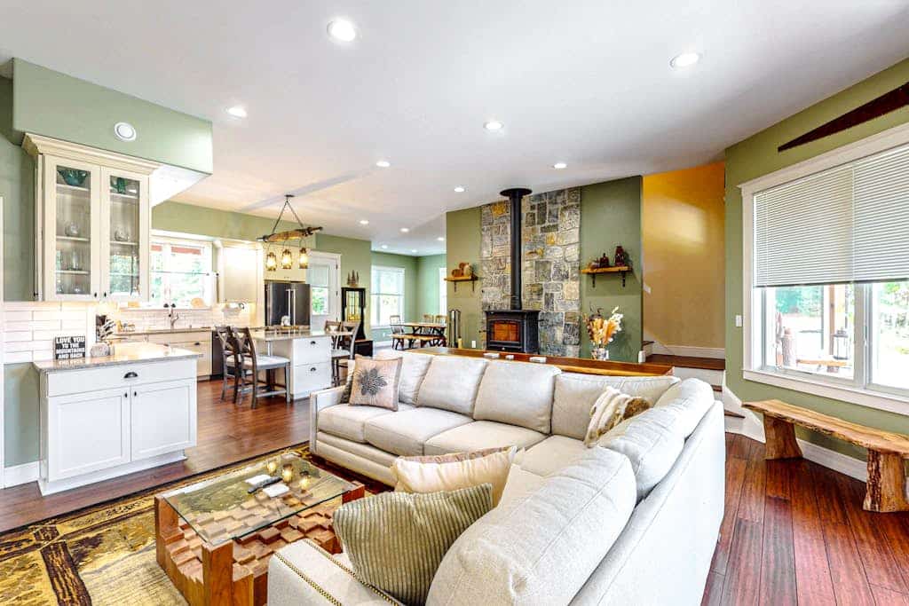 Nature-nestled lodge with wood stove - steps away from skiing, hiking, downtown