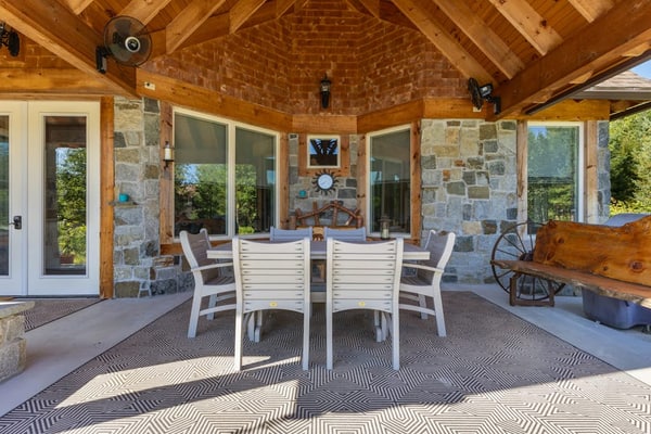 Nature-nestled lodge with wood stove - steps away from skiing, hiking, downtown