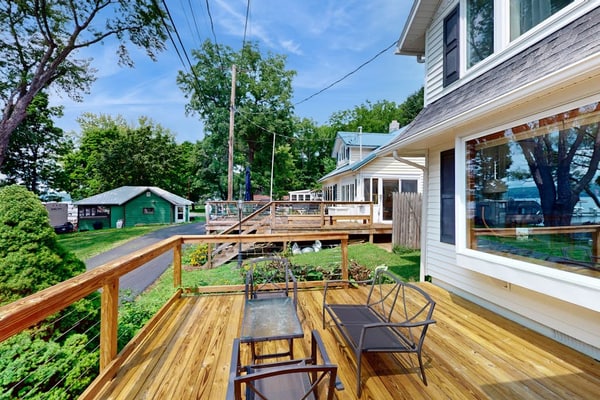 Lakefront home with large deck, dock, kayak, & gorgeous views