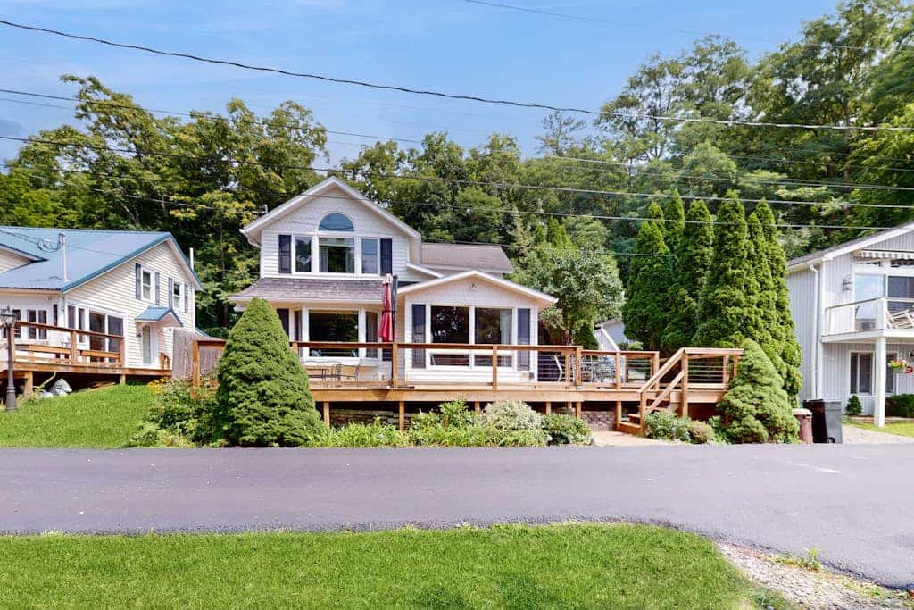 Lakefront home with large deck, dock, kayak, & gorgeous views