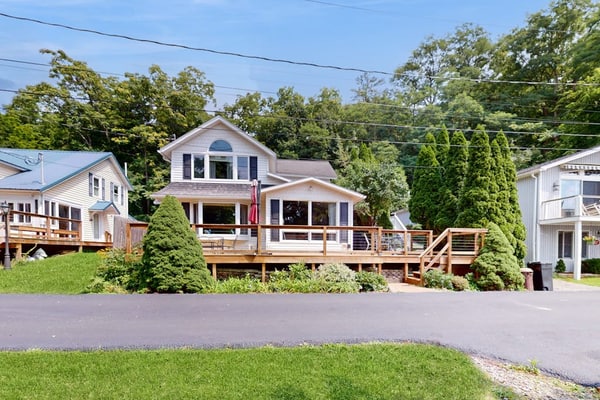 Lakefront home with large deck, dock, kayak, & gorgeous views