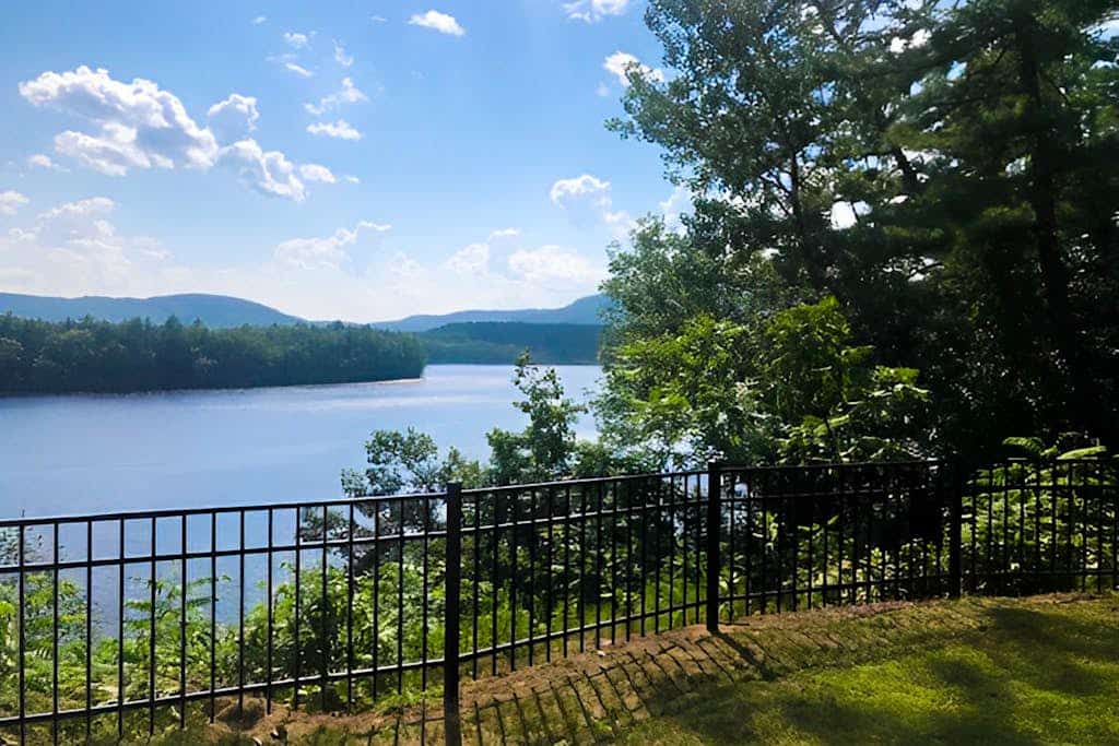 Secluded, romantic cottage with stunning views of the Hudson River