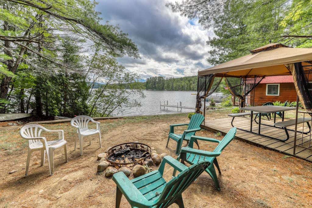 Lakefront cabin with beautiful views, lake and beach access