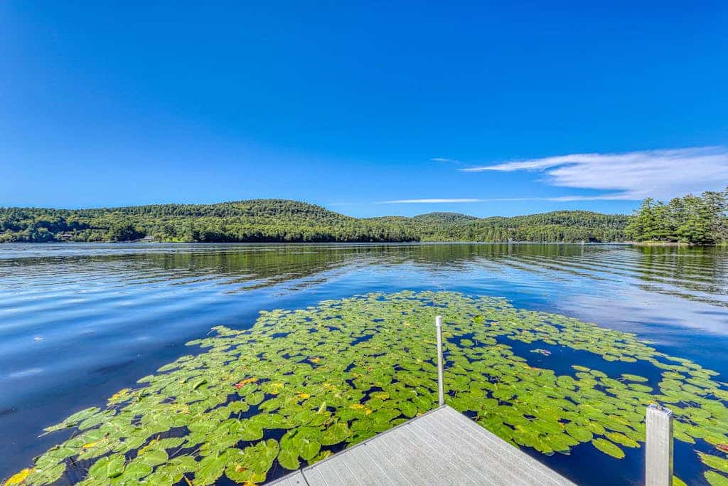 Lakefront house with 275' of waterfront, enclosed porch, & firepit