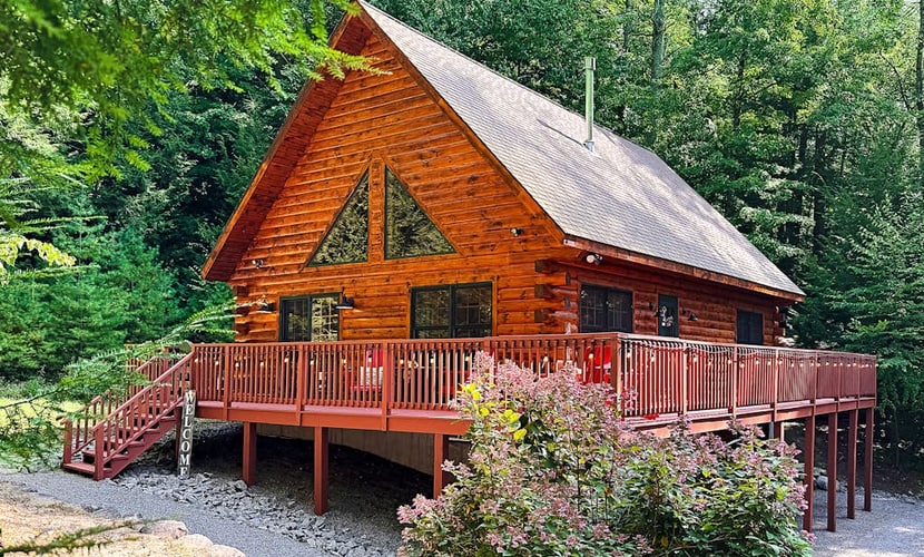Private child-friendly home with game room, high-speed WiFi, and wraparound deck