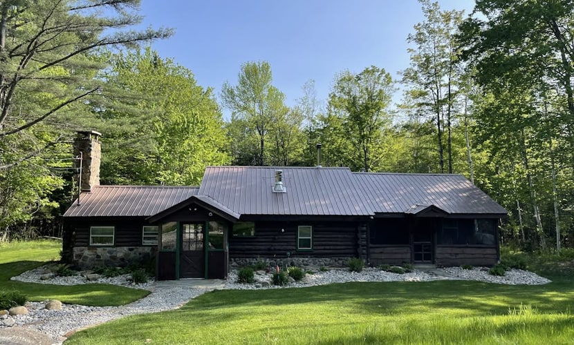 Peaceful cabin minutes from Gore Mountain with wood stove, porch, firepit