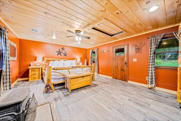 Peaceful cabin minutes from Gore Mountain with wood stove, porch, firepit