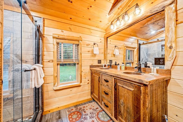 Peaceful cabin minutes from Gore Mountain with wood stove, porch, firepit
