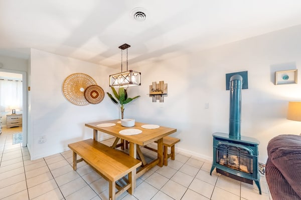 Charming retreat with private hot tub, fireplace, & furnished patio