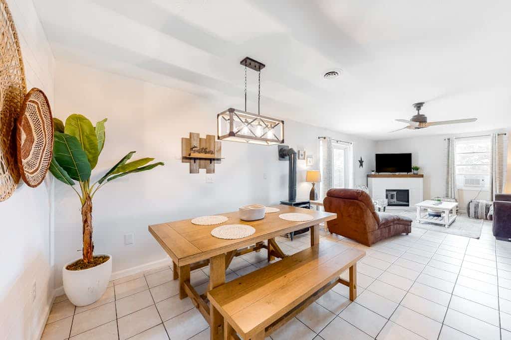 Charming retreat with private hot tub, fireplace, & furnished patio
