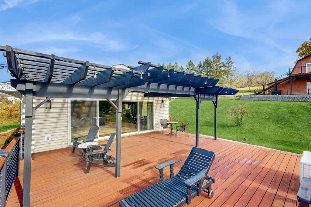 Beautiful Seneca Lake Property – Main House + Studio Apartment with Deck & Gym