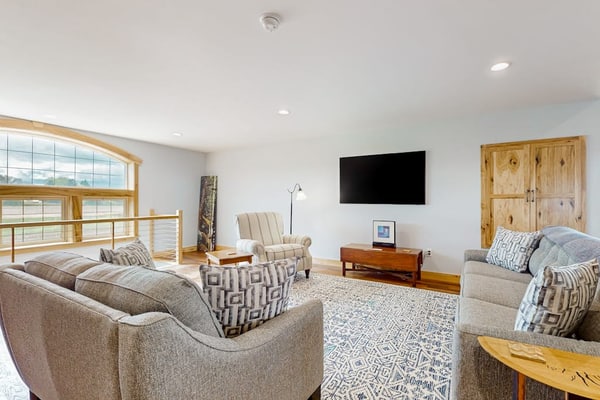 Beautiful home in wine country w/ deck, peaceful views & close to town