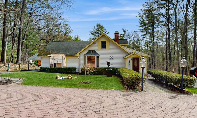 Unique wooded oasis with jacuzzi, sauna, pool, game room - near Keuka Lake