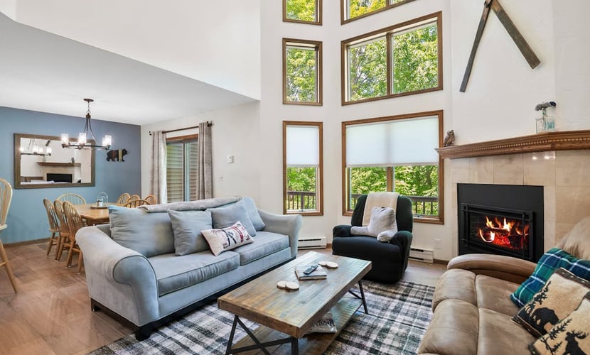 Spacious end unit townhome w/ gas fireplace, deck & grill- minutes to ski lifts
