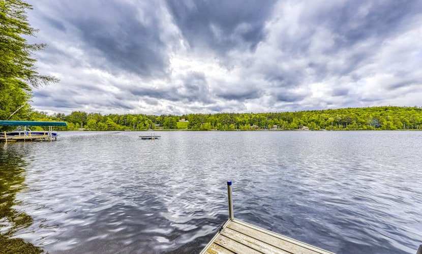 Dog-friendly cabin with lakefront location, 20' dock, smart TV