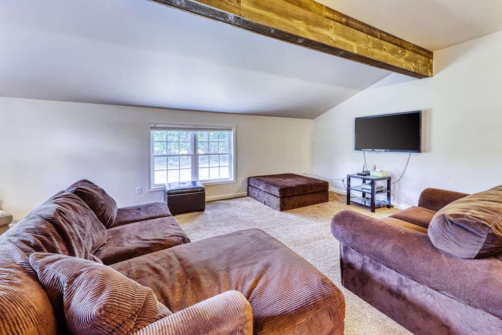 Big single-level house with firepit & spacious yard - lake access nearby