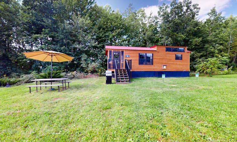 Secluded dog-friendly home with loft, firepit, grill, deck, streaming, kitchen