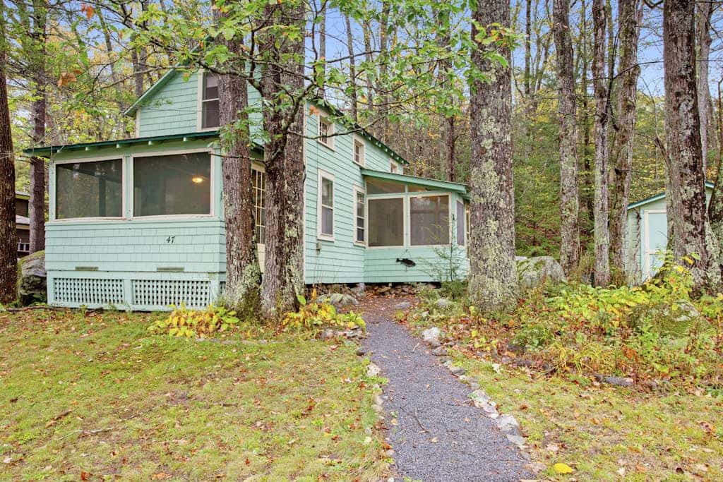 Classic riverfront cottage w/ beautiful water views, WiFi, & screened porches