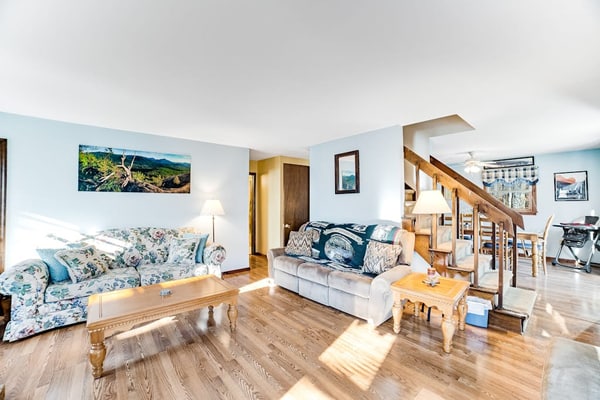 Dog-friendly home with pool table, firepit, wood stove, deck, grill, & WiFi