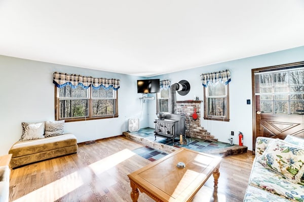 Dog-friendly home with pool table, firepit, wood stove, deck, grill, & WiFi
