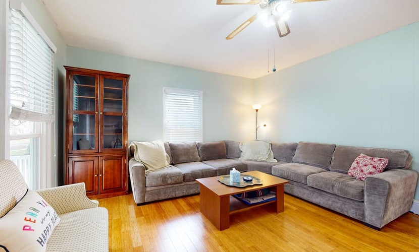Dog-friendly home with washer/dryer, outdoor dining & grill - walk to town