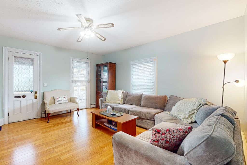 Dog-friendly home with washer/dryer, outdoor dining & grill - walk to town