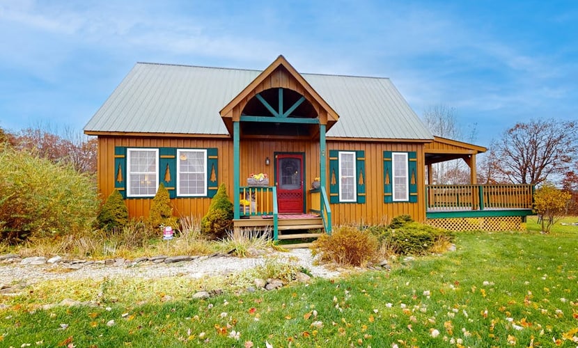 Cozy Cabin tucked away in the hills with a pond, fire pit and large yard