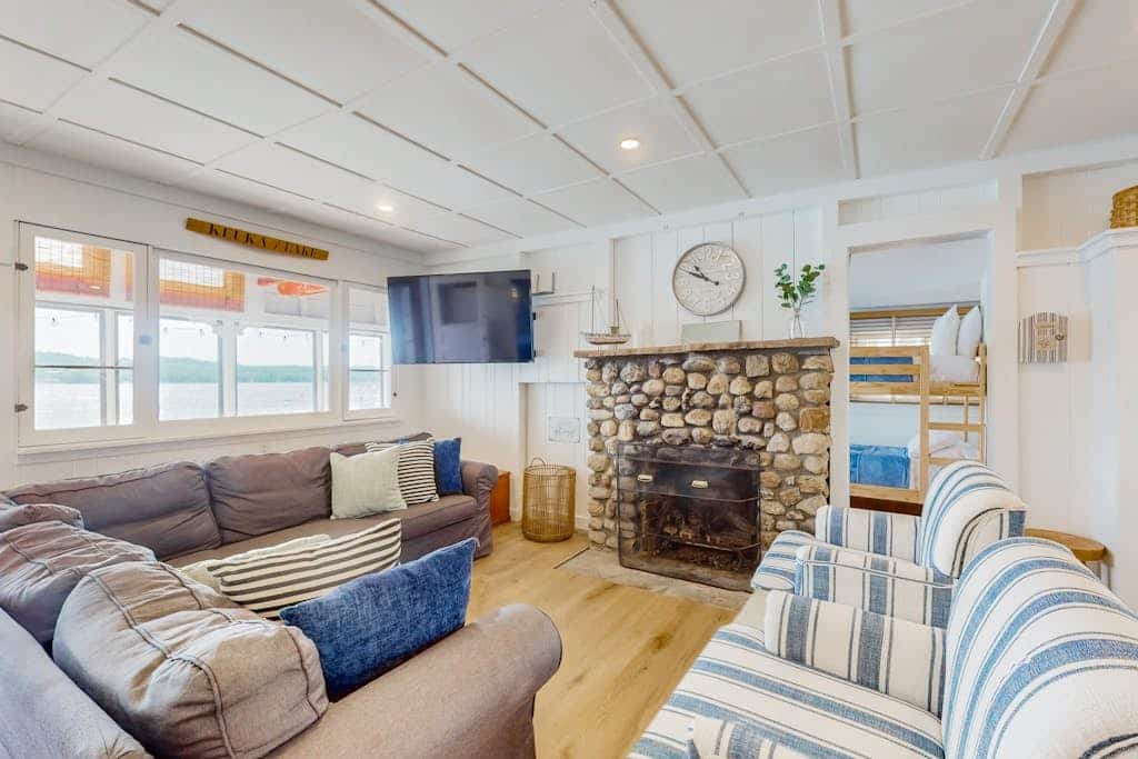 Lakefront home with gorgeous views, decks & grill on Keuka lake
