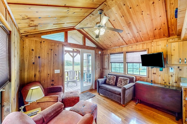 Dog-friendly house close to Seneca Lake with firepit, deck, loft, & washer/dryer