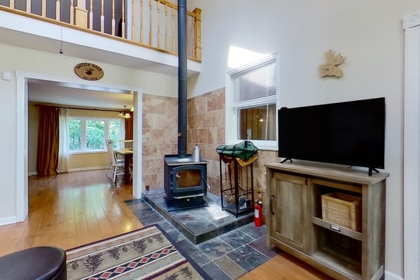 Mountain-view house with wood-burning fireplace, deck, patio, & washer/dryer