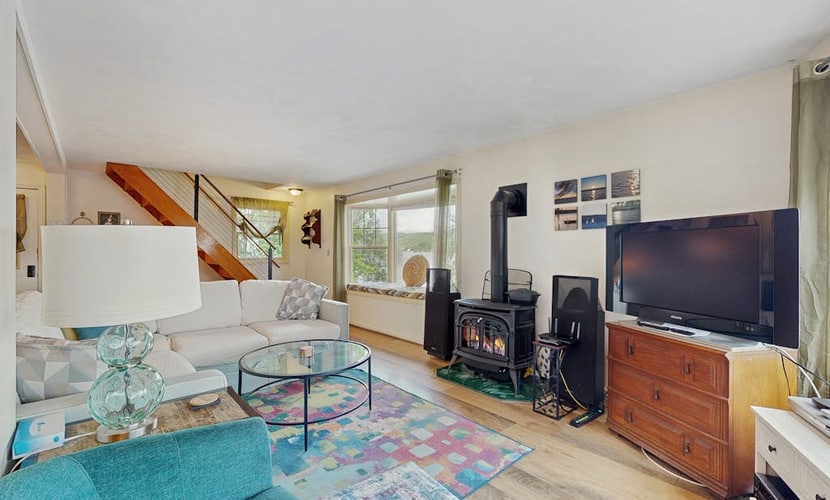 Lakefront home with private deck, kayak - beautiful sunsets