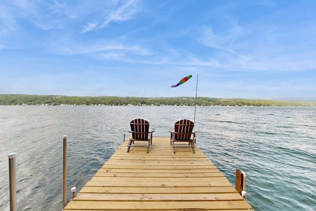 Lakefront home with private deck, kayak - beautiful sunsets