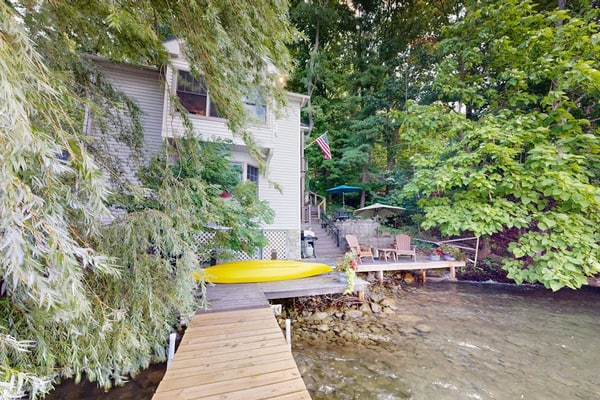 Lakefront home with private deck, kayak - beautiful sunsets