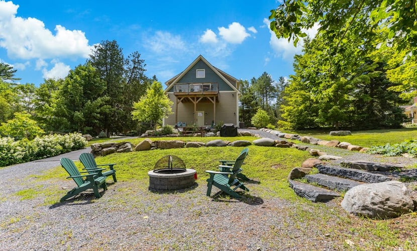 Brand new home w/lake access, dock, swim float, deck & gas grill - pet friendly