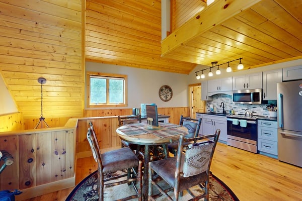 Brand new home w/lake access, dock, swim float, deck & gas grill - pet friendly