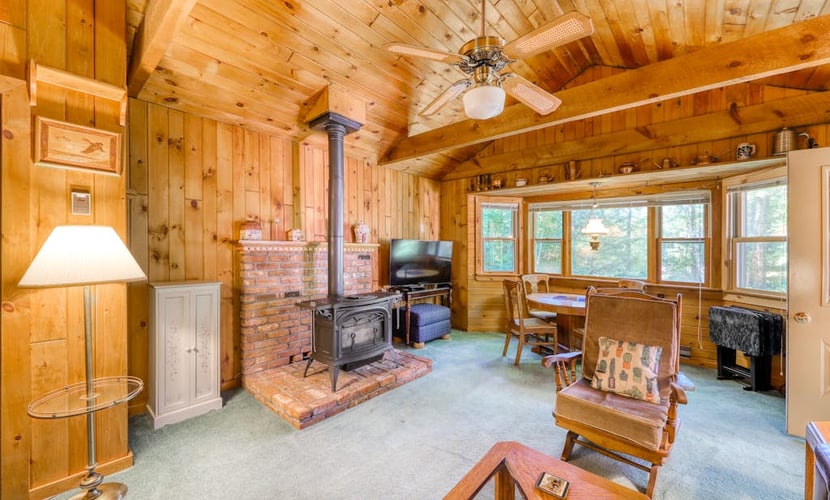 House near the lake - full kitchen, washer/dryer, quiet location